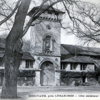 Château d'Hérivaux - Côté extérieur sud des Communs